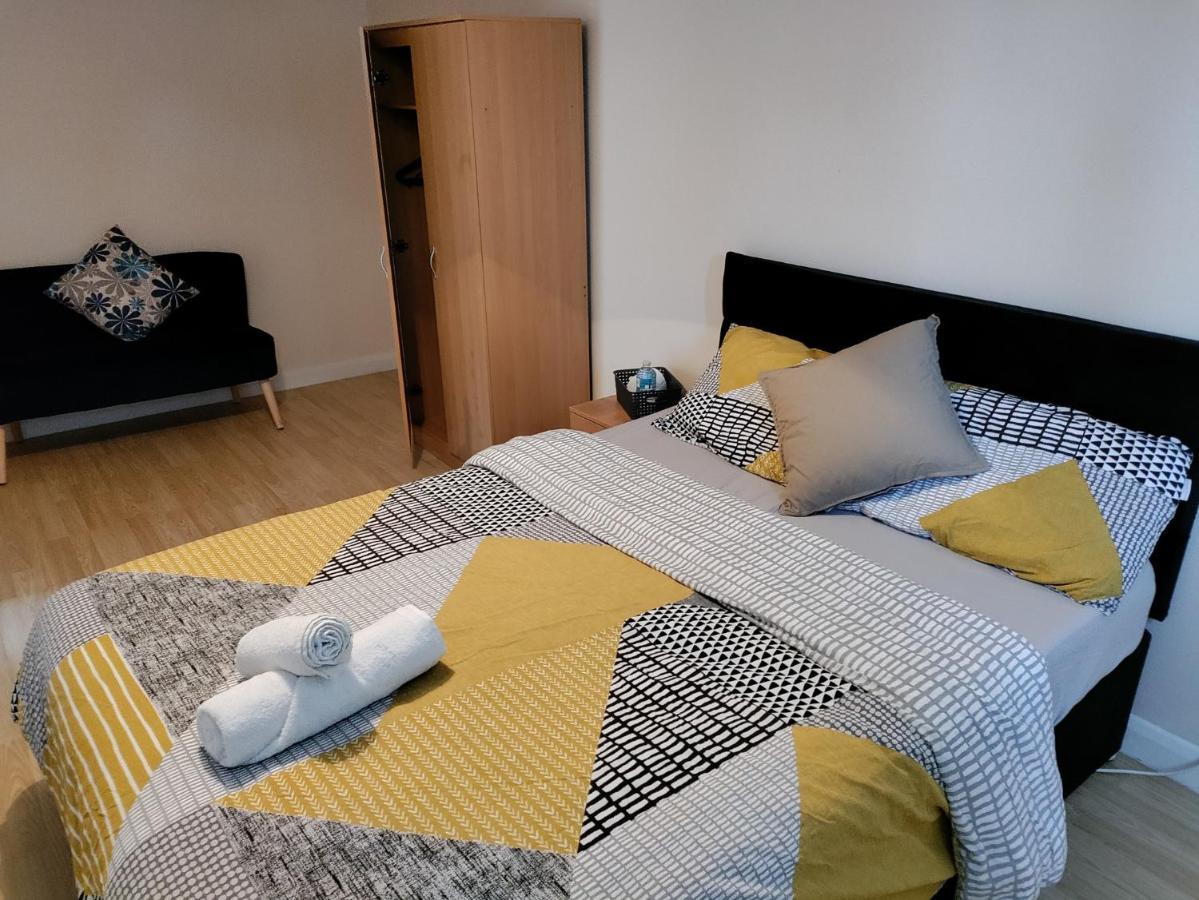 מלון Northwood  Beautiful House In Ruislip מראה חיצוני תמונה
